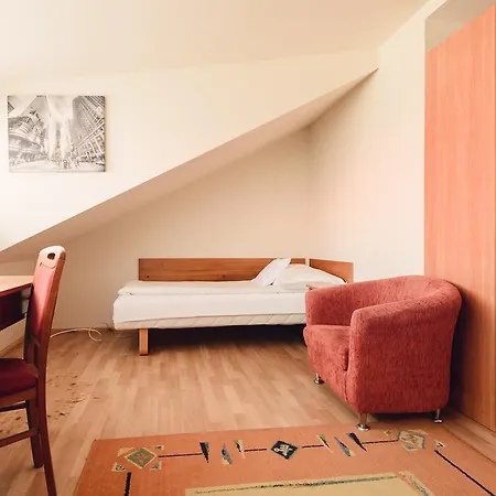 Pokoje Goscinne Akropol Bed & Breakfast *