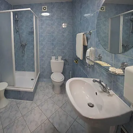 Goscinne Akropol Couette-café *