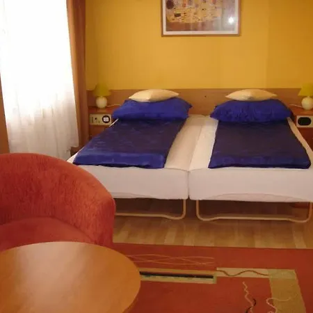 Pokoje Goscinne Akropol Bed & Breakfast *